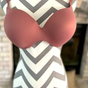 Victoria Secret bra size 34 DDD Vintage Rose color brand new.